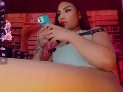 Amateur Live Sex Cam of emeli_roushot