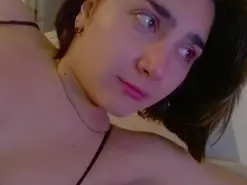 Amateur Live Sex Cam of Silent_Petite