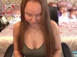 Amateur Nude Webcam of MiaRedFox