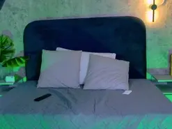 Amateur Live Sex Cam of Mia_Cullen