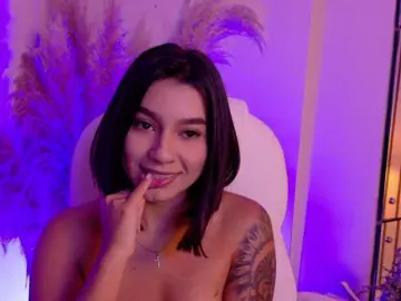 Bongacams Nude Webcam of Alyssa-Ray