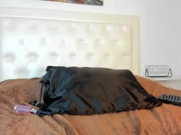 Bongacams Live Sex Cam of rouse-sexy-hotxx77