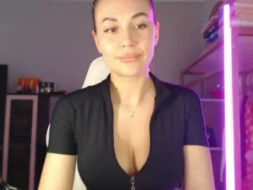 Bongacams Watch Live Sex Cams of QWEENII