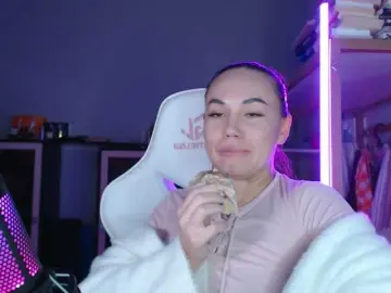 Bongacams Live Sex Cam of QWEENII