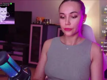 Bongacams Free Porn Cam of QWEENII