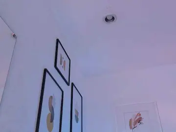 Bongacams Free Porn Cam of cutepetitee