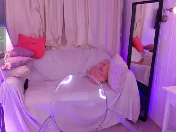 Bongacams Nude Webcam of CrazyWine