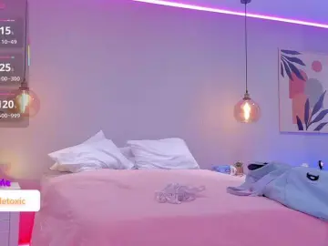 Bongacams Watch Live Sex Cams of LittleToxic