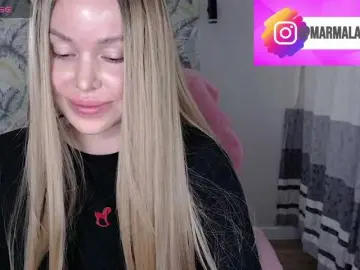 Bongacams Watch Live Sex Cams of Foxymoxy19