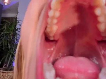 Bongacams Best live sex cam show of MelissaMoore