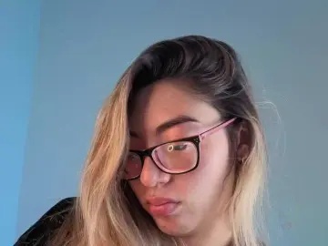 Bongacams Free Live Porn of Charlotte-glasses