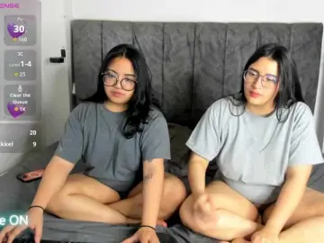 Bongacams Adult Webcam of maddie-and-chelsea
