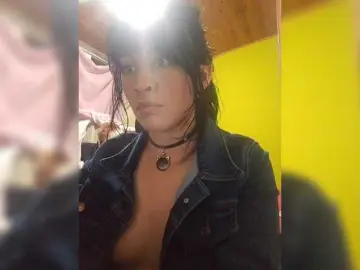 Bongacams Nude Webcam of isisdiosa