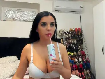 Bongacams Watch Live Sex Cams of JuliaHayes90