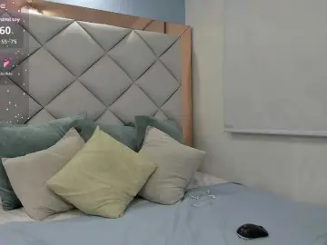 Bongacams Watch Live Sex Cams of crystalstonee1