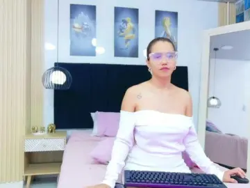 Bongacams Live Sex Cam of skinnylittlemommy
