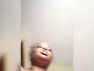 Bongacams Watch Live Sex Cams of Averymila