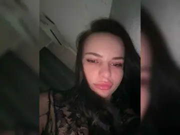 Bongacams Watch Live Sex Cams of Klubnika13