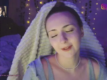Bongacams Free Porn Cam of LollyGirlMoon