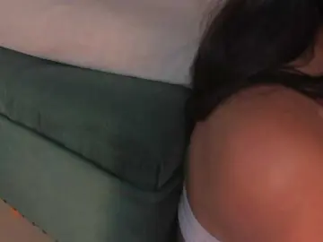 Bongacams Free Porn Cam of TinyRouse