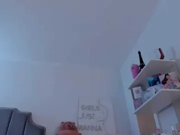 Bongacams Nude Webcam of TinyRouse