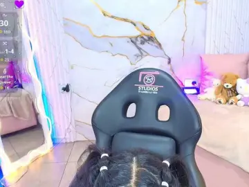 Bongacams Watch Live Sex Cams of PEACHY-TAY