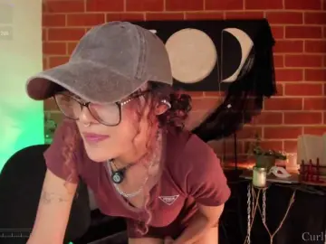 Bongacams Sex Cam of CurlyScarlett13