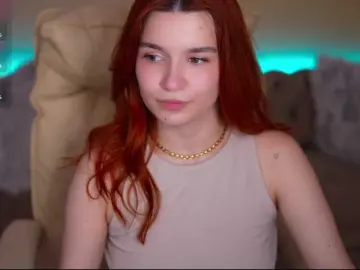 Bongacams Nude Webcam of RedShinee