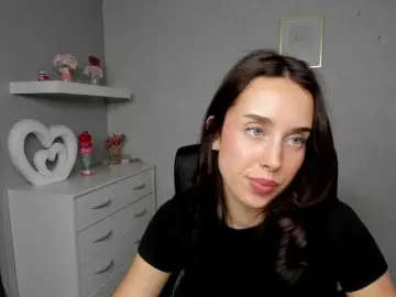 Bongacams Nude Webcam of adeleLive