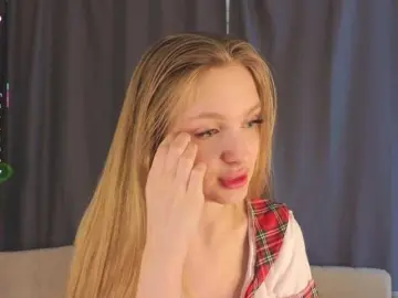 Bongacams Nude Webcam of CrimsonAura