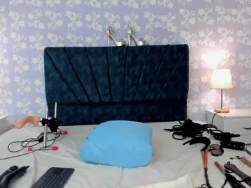 Bongacams Free Live Porn of LittleKloe