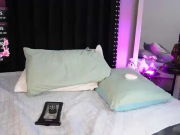Bongacams Watch Live Sex Cams of snacktime
