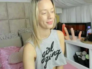 Bongacams Free Live Porn of MiaBeeX
