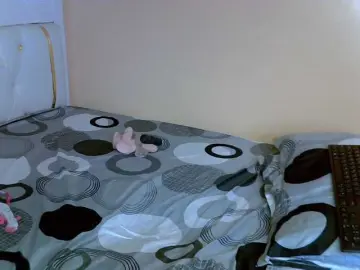 Bongacams Nude Webcam of PetiteAlluree