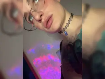Bongacams Live Sex Cam of AbsintheGirl