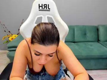 Bongacams Watch Live Sex Cams of EveeEvian