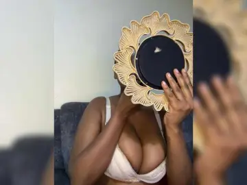 Bongacams Free Porn Cam of Curvy-maxy9