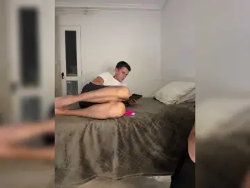 Bongacams Watch Live Sex Cams of LittleMrHeroo22