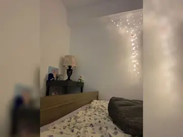 Bongacams Watch Live Sex Cams of LittleDelora