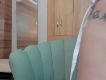 Bongacams Live Sex Cam of GummyLuv