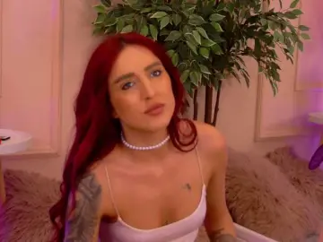 Bongacams Free Porn Cam of CrystalRed