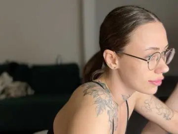 Bongacams Free Porn Cam of IRAONIC