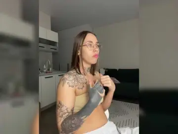 Bongacams Watch Live Sex Cams of IRAONIC