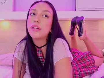 Bongacams Nude Webcam of Mia-Rivers