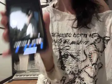 Bongacams Free Live Porn of SharieHirstein