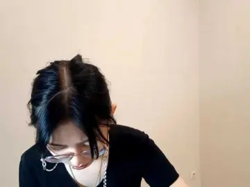 Bongacams Watch Live Sex Cams of MyrleHenggeler