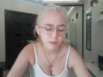 Bongacams Watch Live Sex Cams of MyrleHenggeler