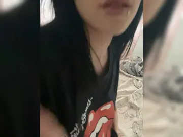 Bongacams Live Sex Cam of emog1rl