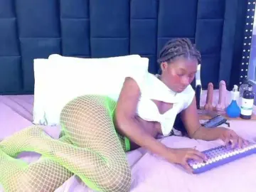 Bongacams Live Sex Cam of petitelittleebony