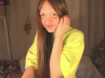 Bongacams Nude Webcam of Cute-Lolly